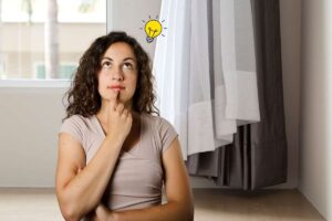 Ragazza con sguardo dubbioso